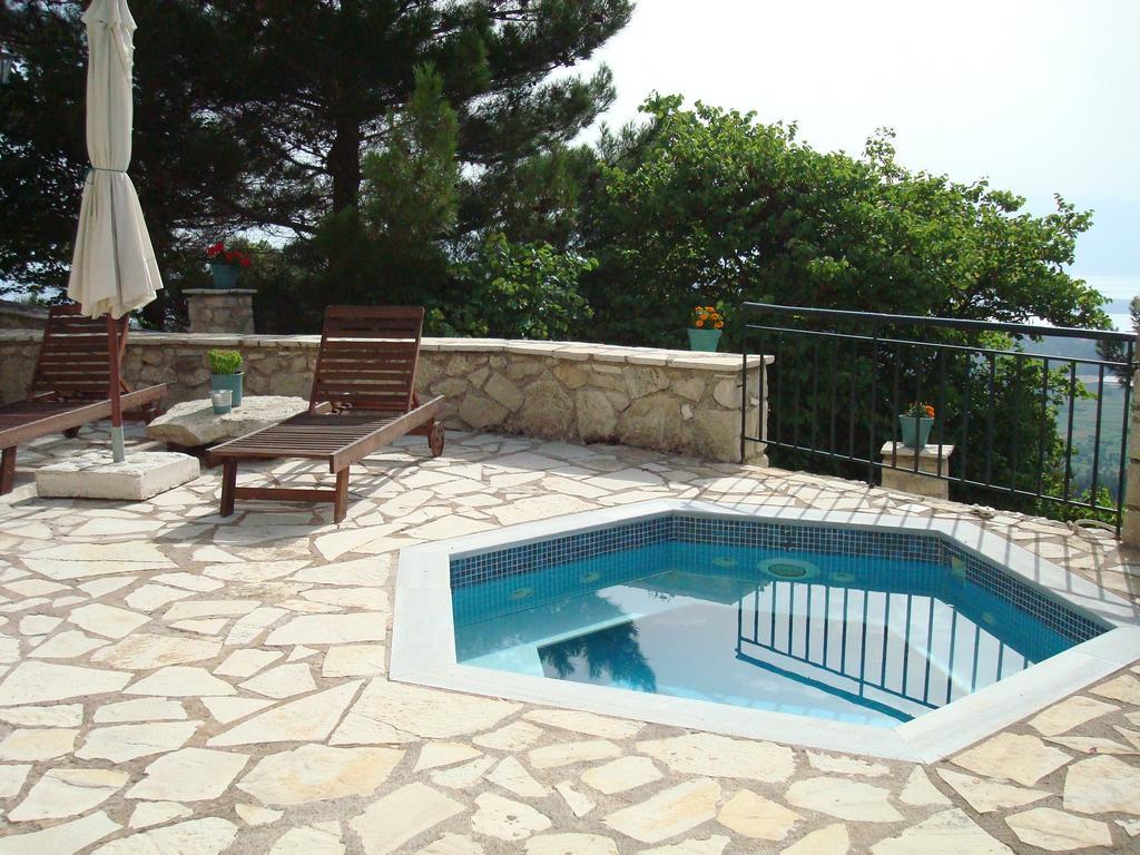 Merlot Village Rental Properties Καρυά Εξωτερικό φωτογραφία