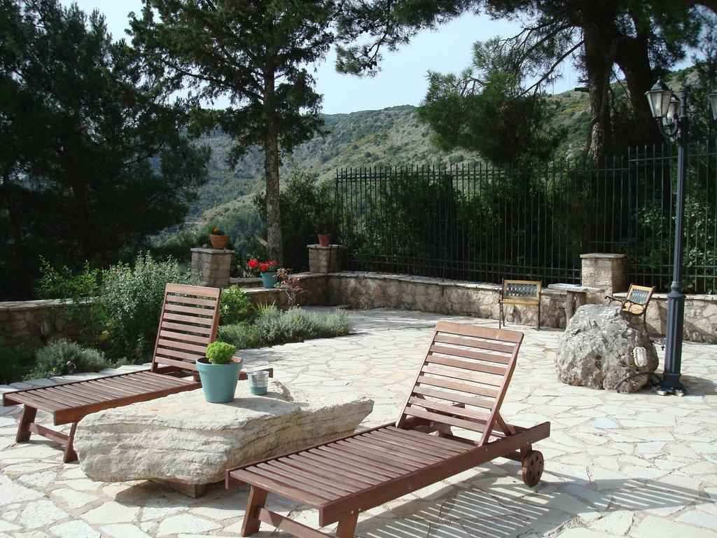 Merlot Village Rental Properties Καρυά Εξωτερικό φωτογραφία