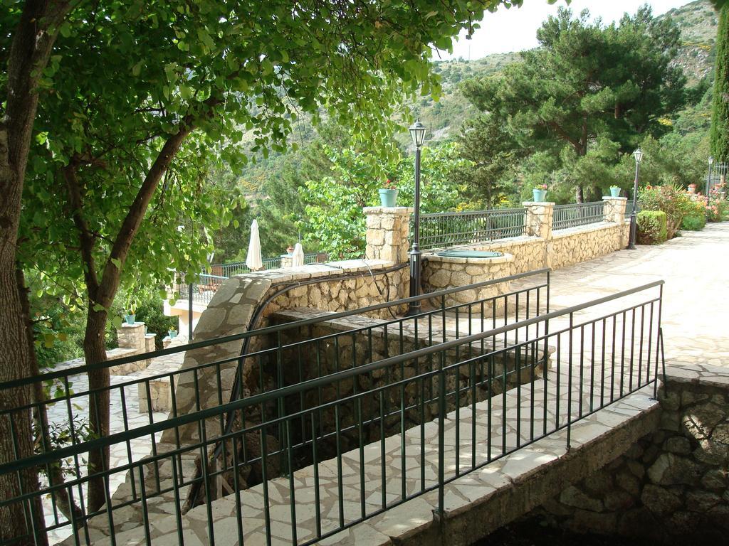 Merlot Village Rental Properties Καρυά Εξωτερικό φωτογραφία